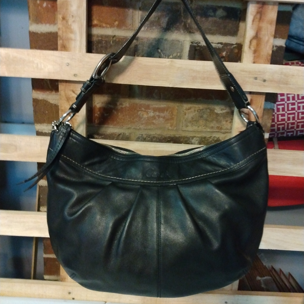 Coach black leather hobo bag in excellent pre-loved condition EUC